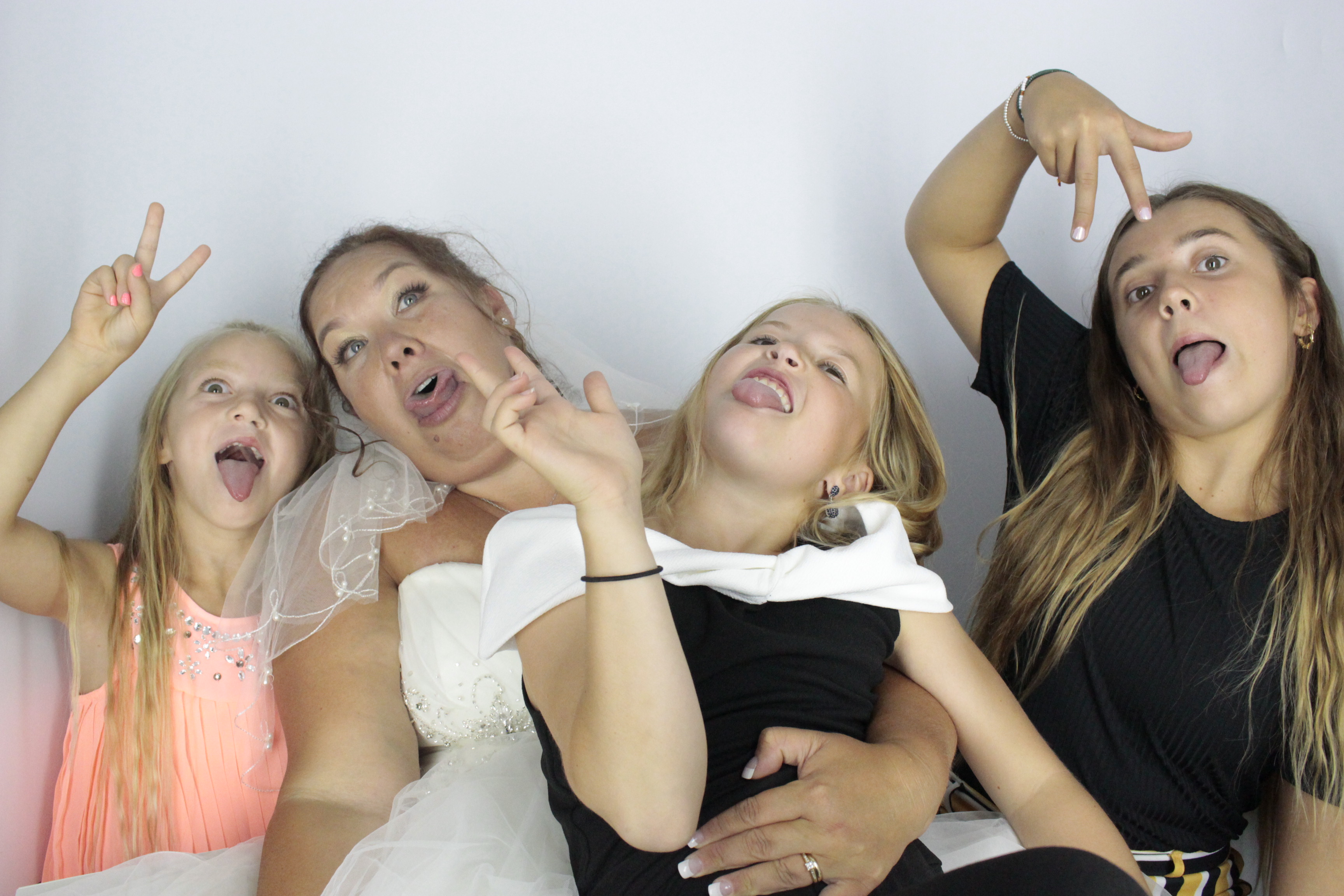  Heather & Daniel's Wedding | View more photos from the event at gallery.myphotoboothexperience.co.uk/u/MyPhotoBoothExperienceLtd/Heather-Daniels-Wedding